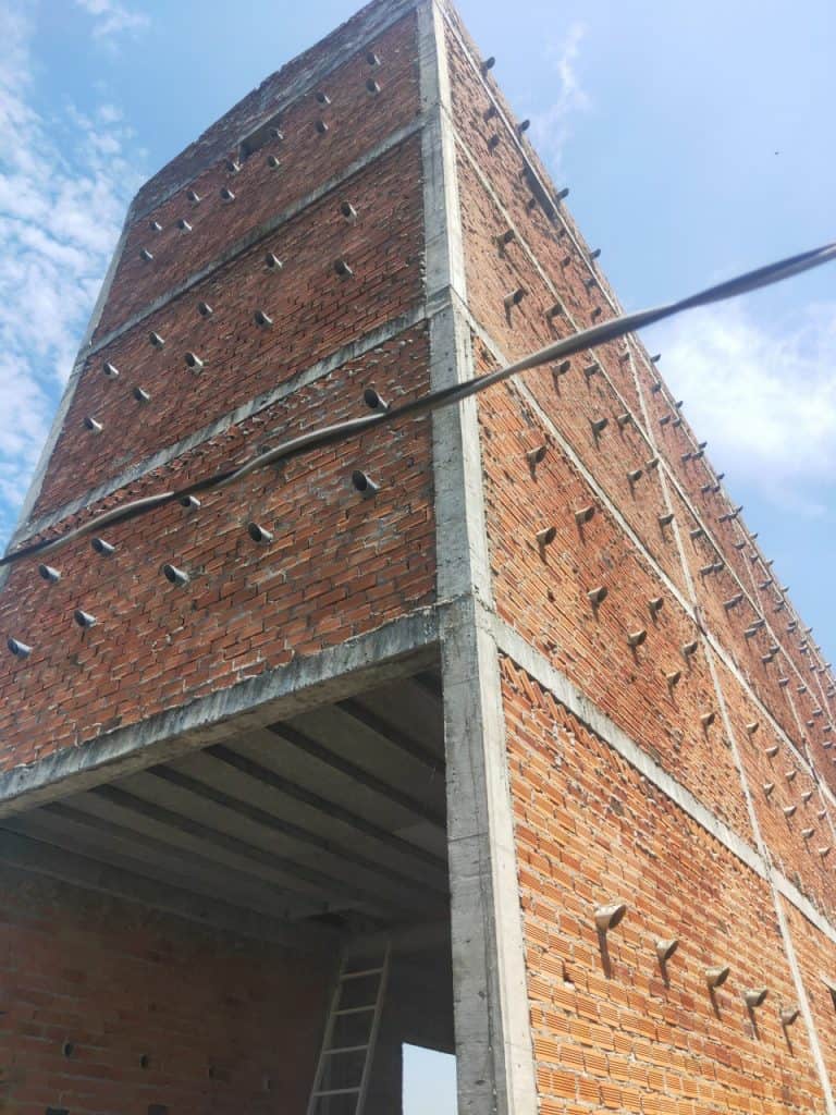 Xây nhà yến bằng gạch đỏ