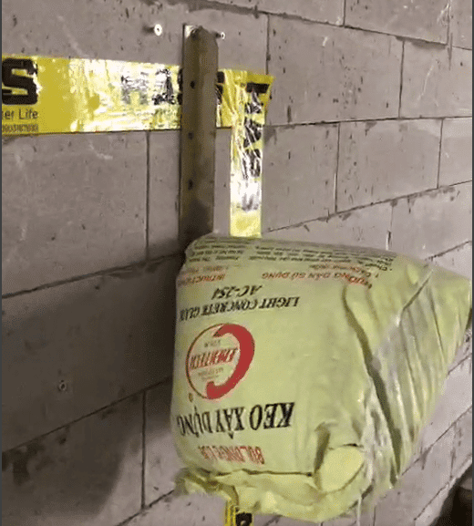 Thử nghiệm chịu lực bằng tắc ghê cỡ trung trên gạch AAC