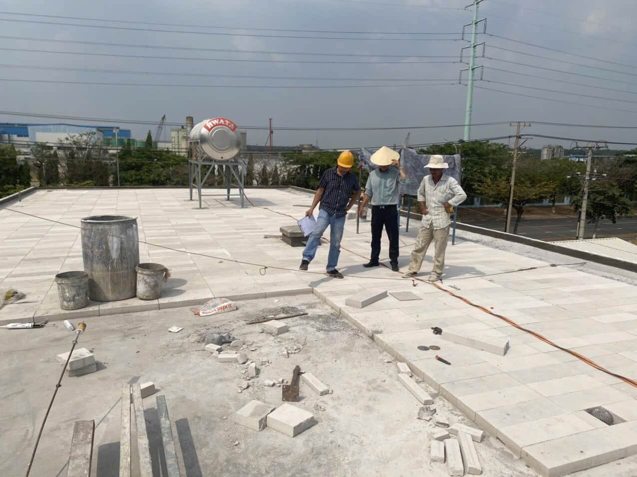 Lót chống nóng sân thượng nhà dân dụng bằng gạch AAC